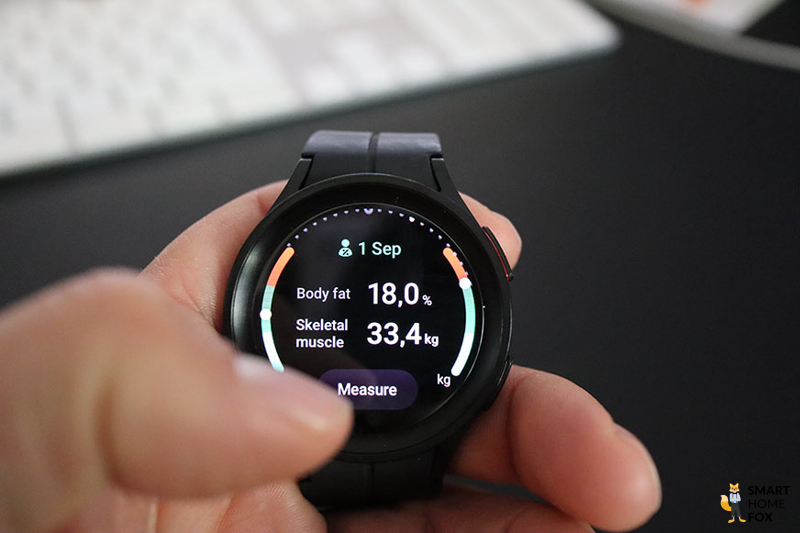 Измерение состава тела с помощью часов Galaxy Watch 5.